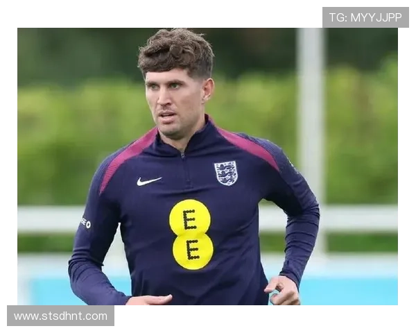 斯通斯中卫风格稳健，防守表现持续提升