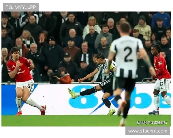 曼联高位压迫战术与防线暴露问题，对赛季走势形成制约