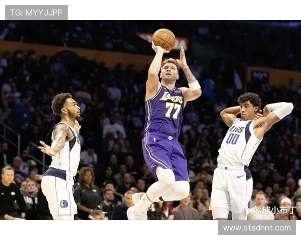 东契奇季后赛无球切入频率提升 拉开防守创造高效得分机会